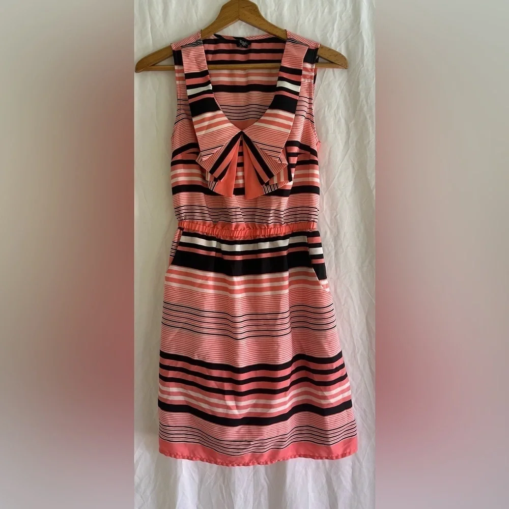 Rue 21 Girls Sleeveless Pink, Black, White stripe Dress size Medium Pockets